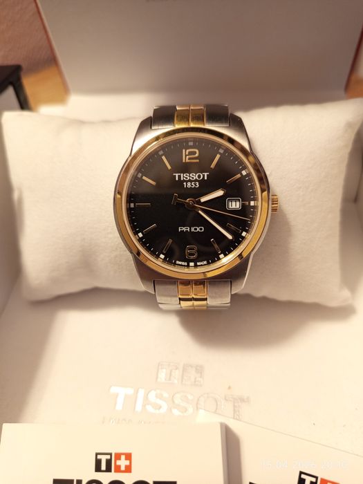 Годинник Tissot.