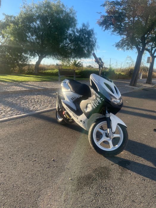 Yamaha aerox 70cc com bastante material