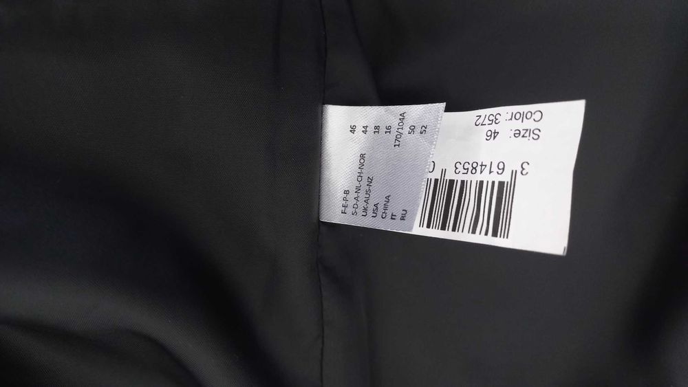 Casaco de senhora,  Anne Weyburn