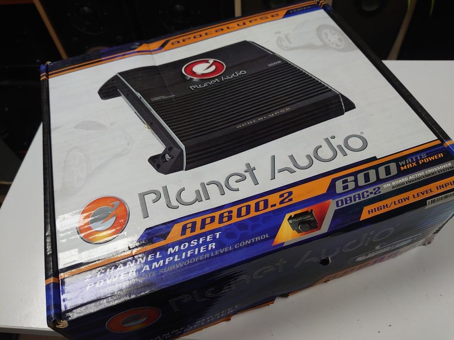 Автомобильный 2х канальный усилитель из США 2х100вт RMS.