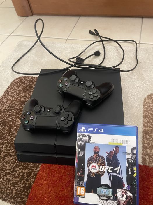 PS4(Playstation 4) Original,com dois comandos,cabos e um jogo de luta.