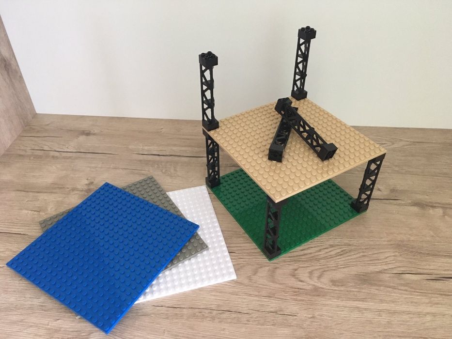 Пластина для ЛЕГО 16х16 см (20х20 крапки)