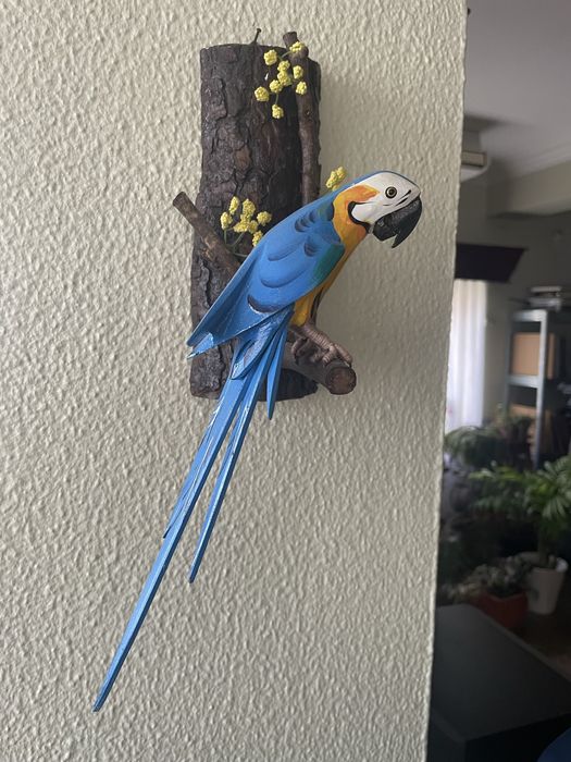 Arara de parede em madeira