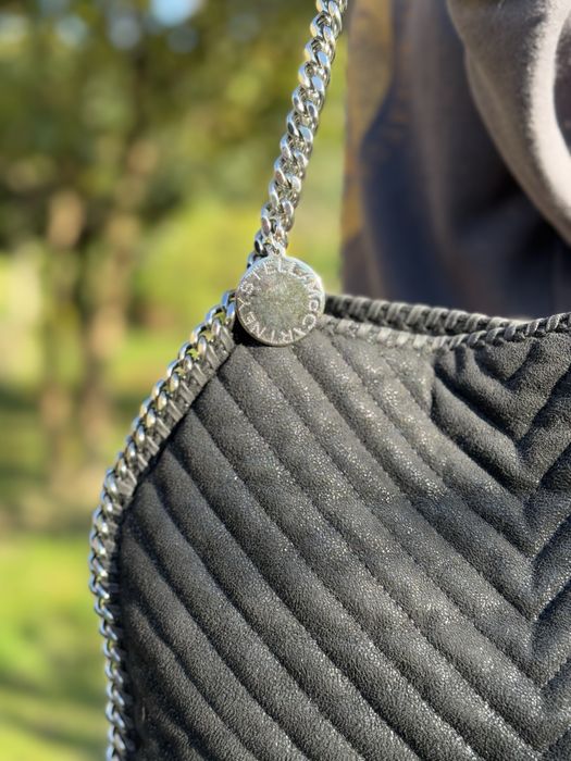 Carteira Stella McCartney Falabella chevron tote bag.