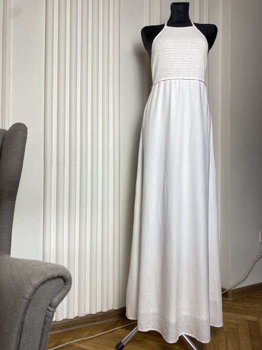 biała długa sukienka maxi stradivarius S 36 boho pleciony góra szydełko odkryte plecy wiskoza