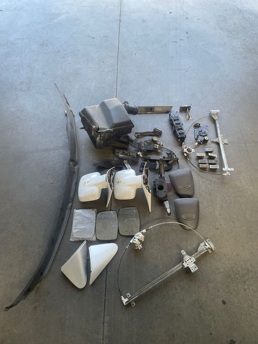 Vendo vário material Mercedes Vito W638 entre outras coisas.