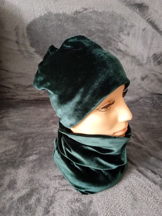 Komplet welurowy, czapka z kominem