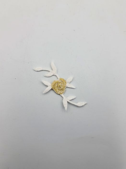 Naszywka termo złota róża z białym