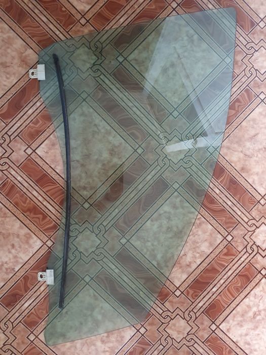 Стекла передних дверей Renault Megane