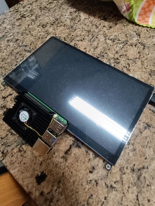 Raspberry pi 5 8Gb + tela Touch 10"