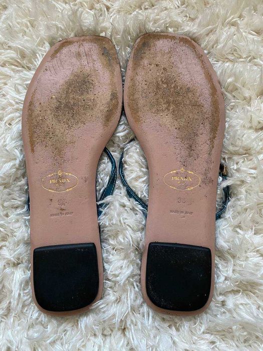 Prada бірюзові шльопанці з великим кристалом 38