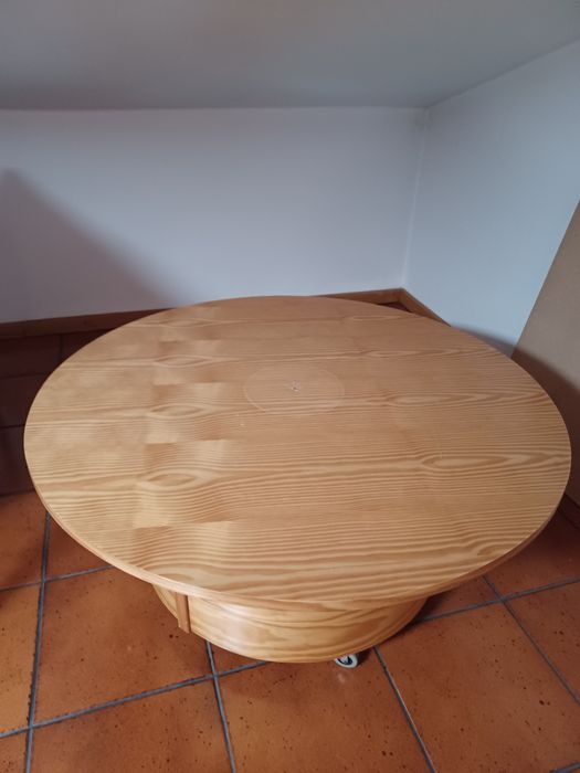 Móvel redobdo em madeira pinho