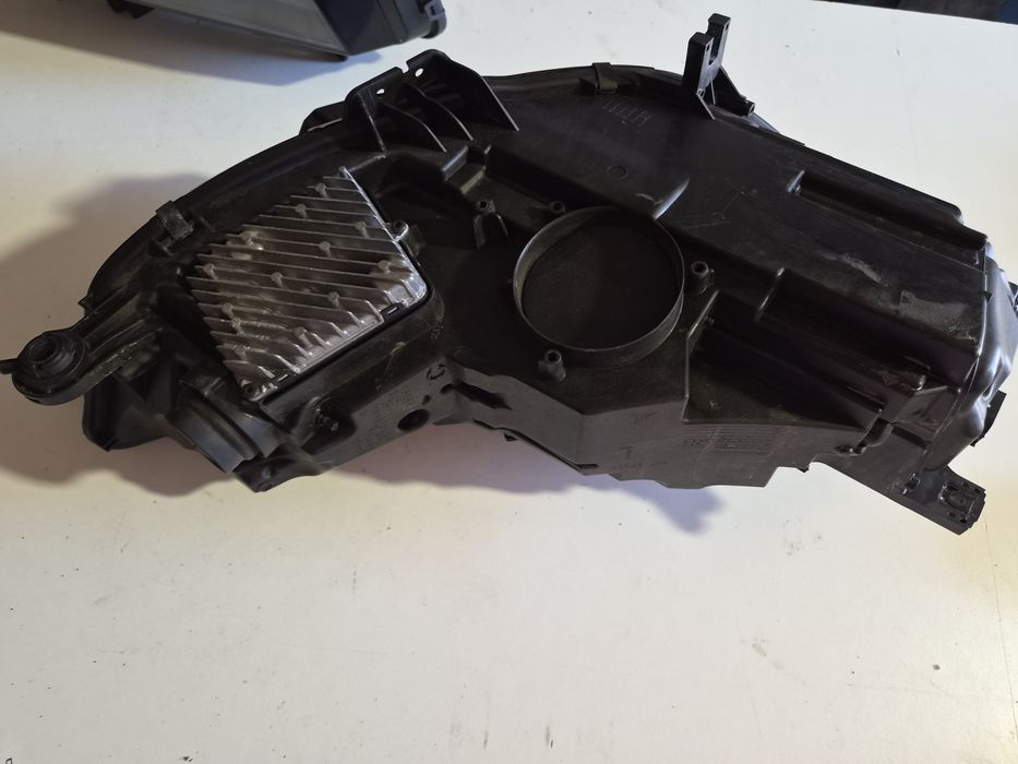 Lampa przednia lewa Audi A4 B9 8W0.941.033D