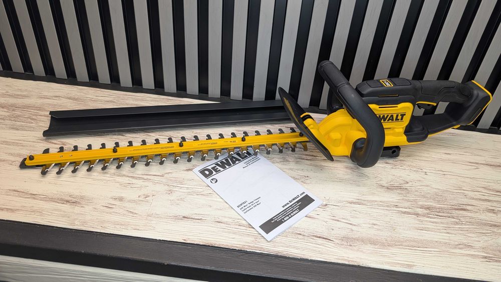 Кущоріз акумуляторний DeWALT  DCHT821 20V MAX