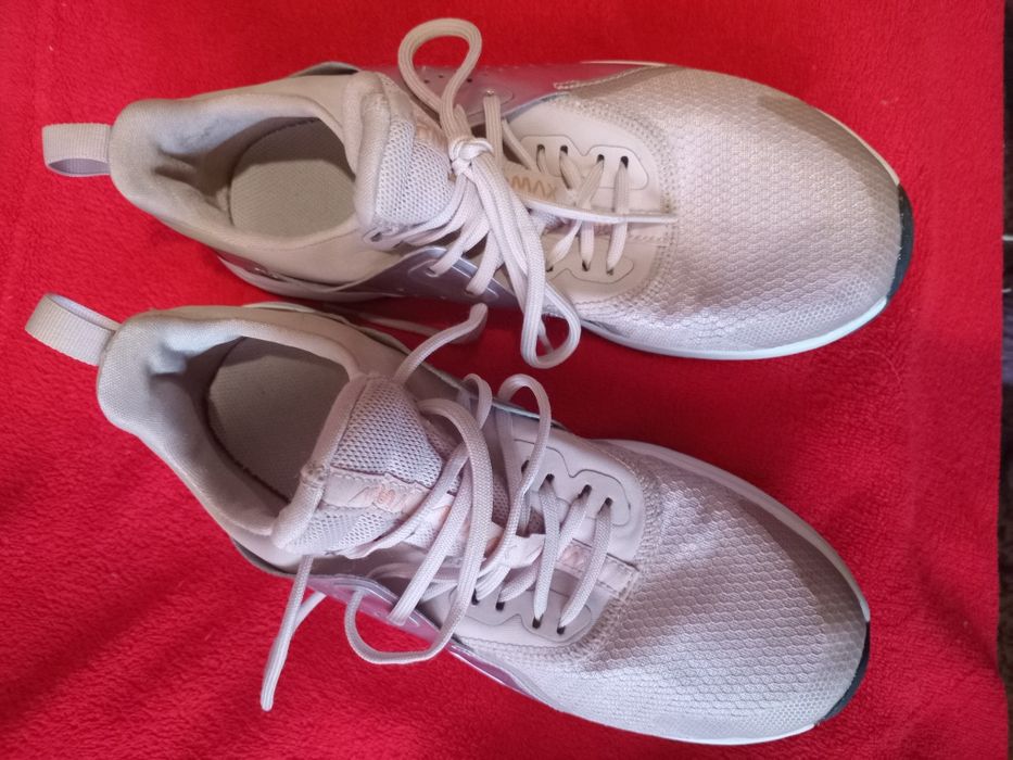 Продаются кроссовки   Nike   р. 38