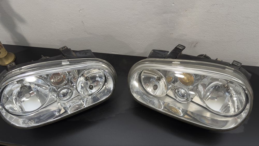 FAROL / OTICA DIREITA /ESQUERDA GOLF 4