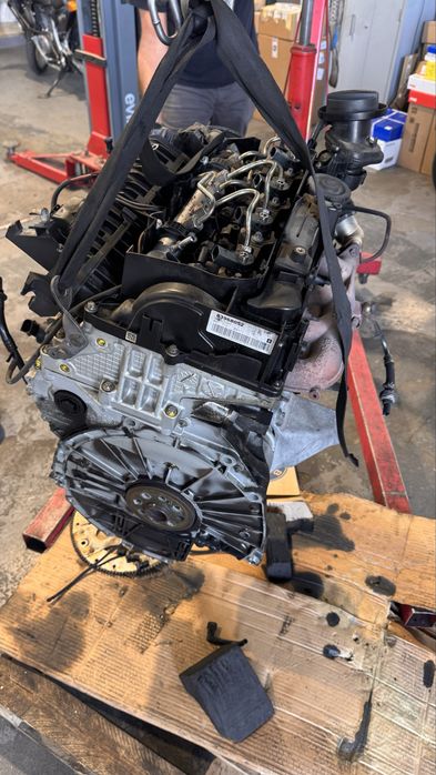 Motor bmw 20d n47  COMPLETO com todos os perifericos(tem um problema num cilindro)