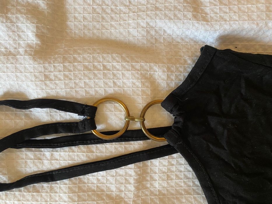 Top croped com detalhe na alça dourado