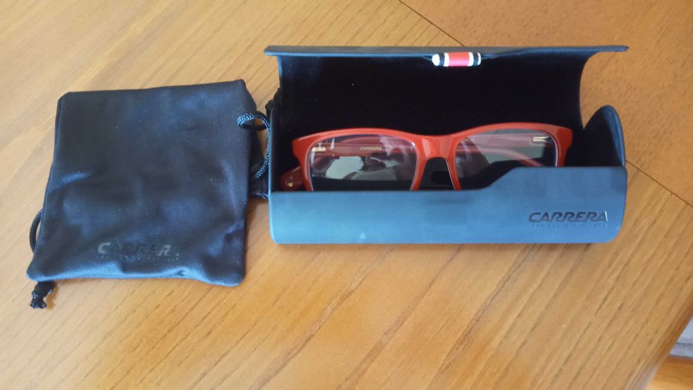 óculos- armação marca Carrera