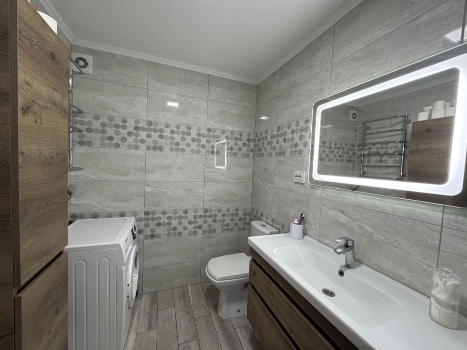 Продаж 3 кімнатної квартири з ремонтом в новобудові