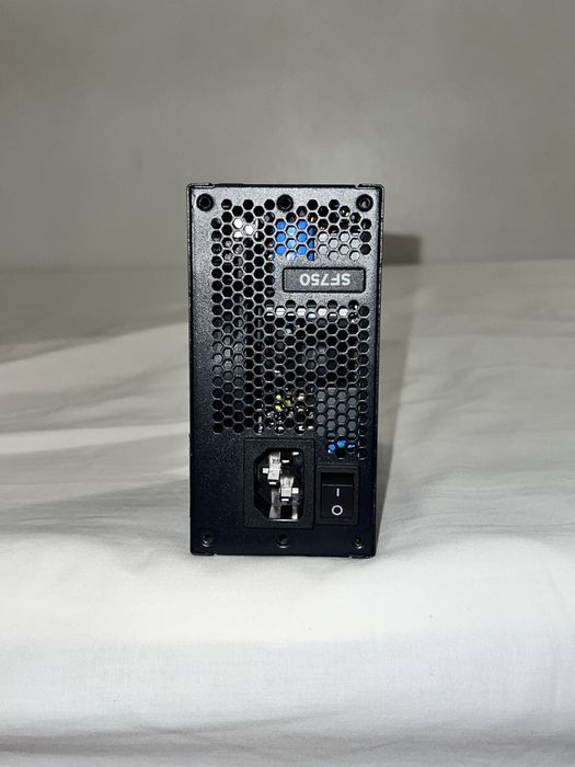 Fonte Corsair SF 750