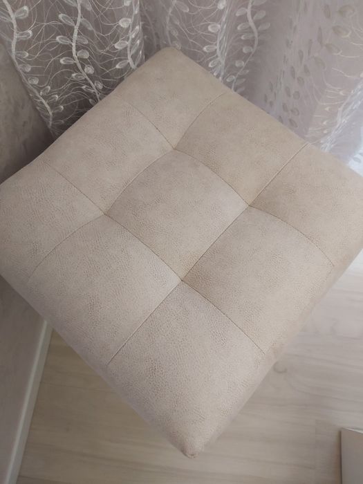 Пуф для спальні, вітальні.