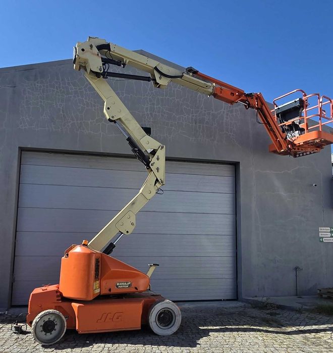 Plataforma Elevatória Articulada JLG M400AJP Narrow