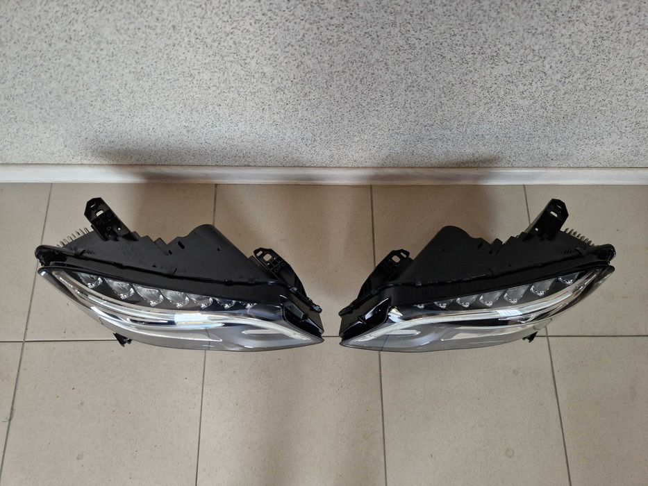 Передние фары на Mercedes GLA  X156 13-17 год Bi-Xenon  оригинал