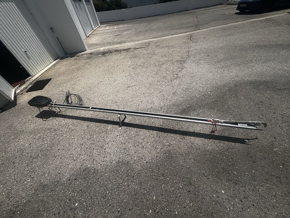 Motor eletrico de garagem