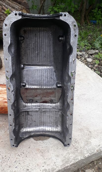 Картер двигуна д-240,243