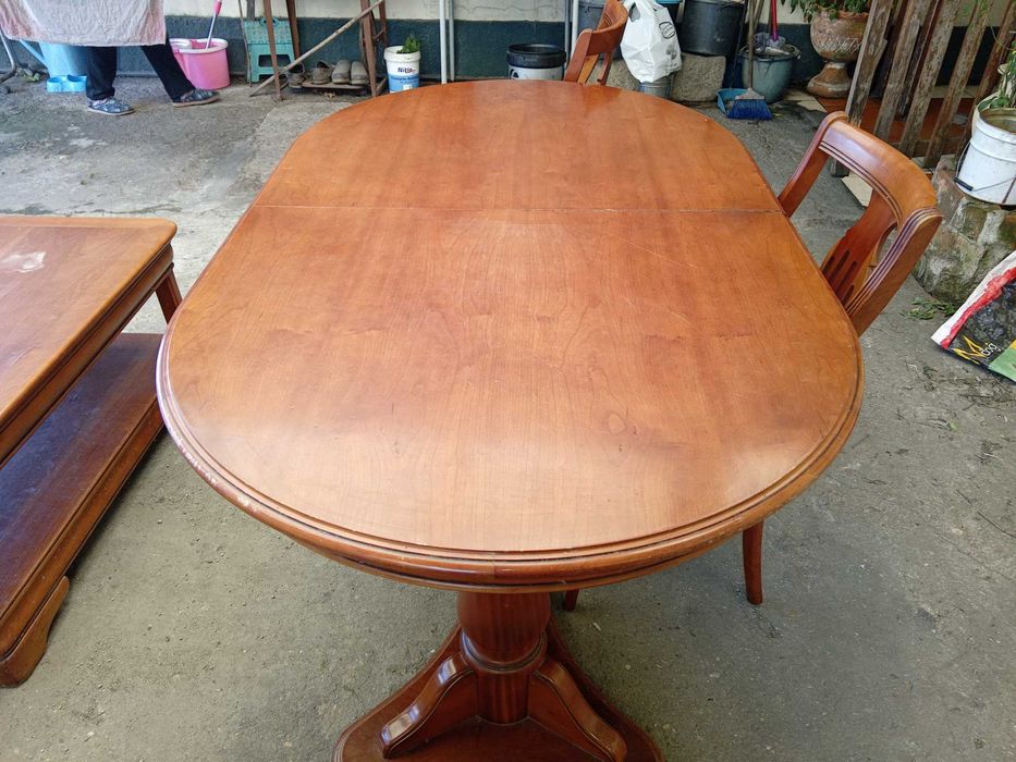 Mesa de jantar de cerejeira