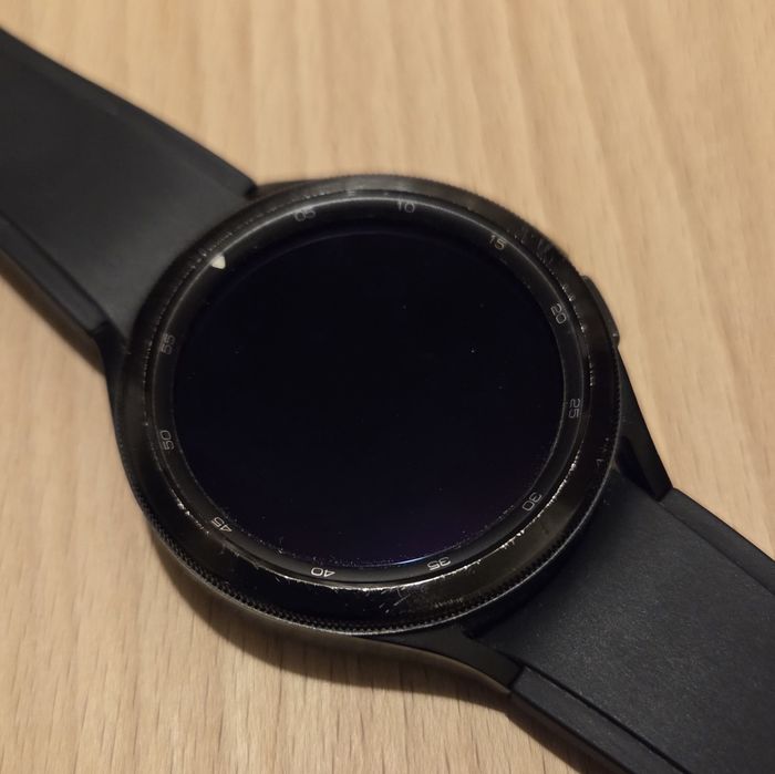 Samsung Galaxy Watch4 LTE + etiu