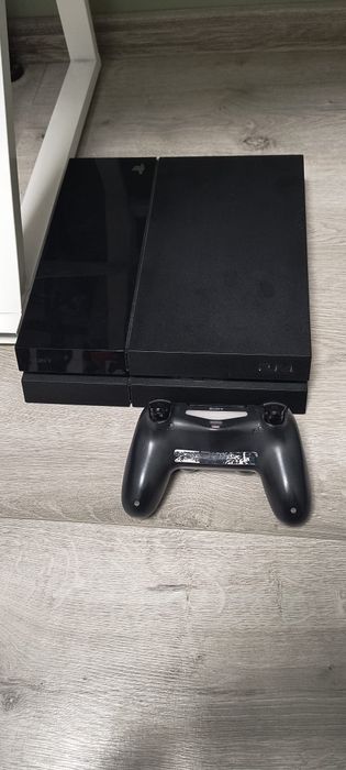 Konsola ps4 FAT z padem