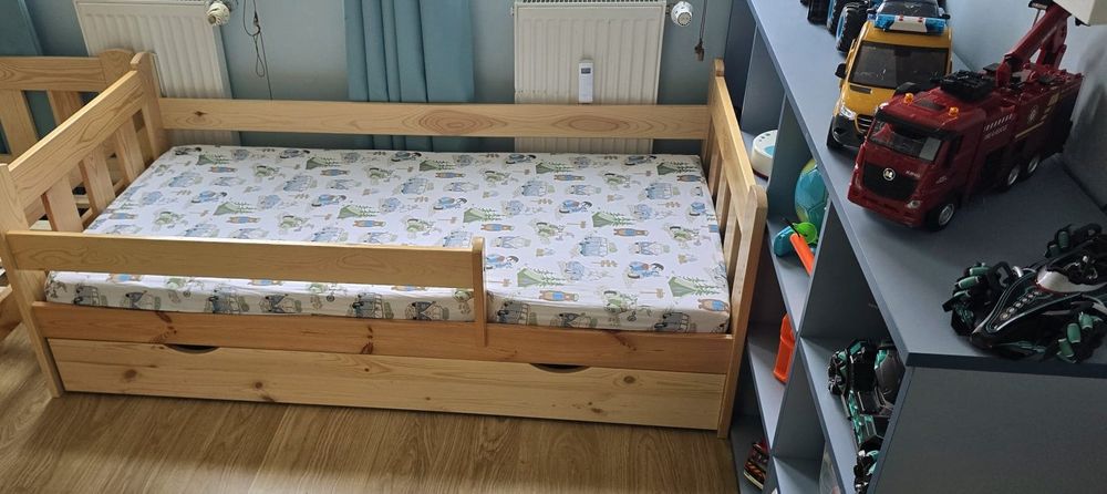 Łóżko dziecięce sosnowe   z szufladą 80x160 ,Halmar, łóżko z materacem