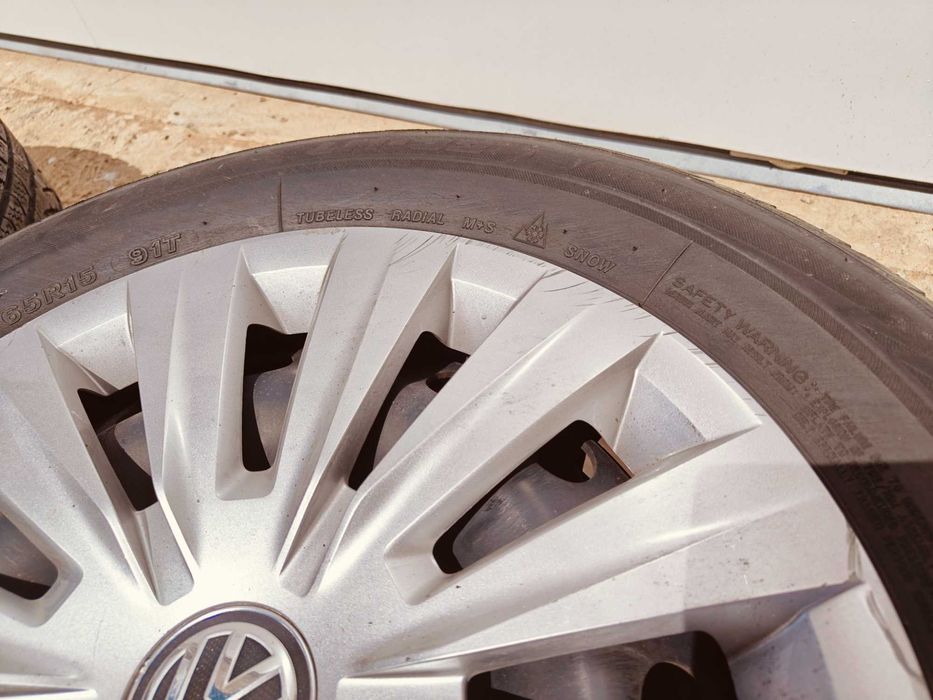 4 jantes de ferro com pneus 195/65 R 15 de Inverno