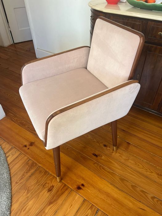 Cadeiras madeira e veludo rosa suave (4)