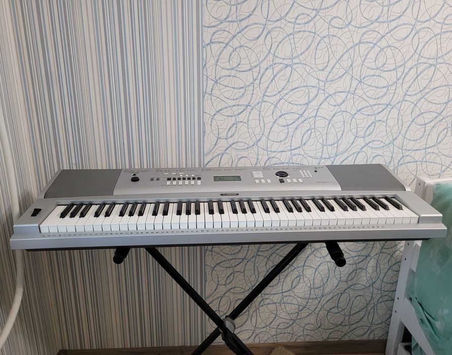 YAMAHA синтезатор