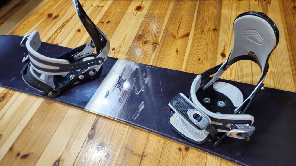 Deska snowboard Kurtz 158 cm z wiązaniami