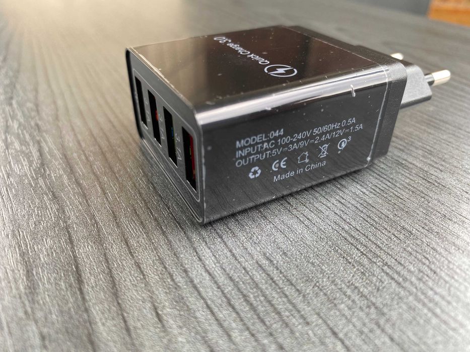 Сетевое зарядное устройство для быстрой зарядки 4 USB порта (Новый)