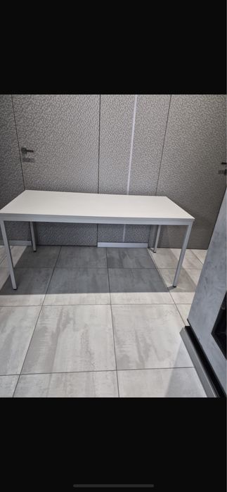 Stół masywny stabilny