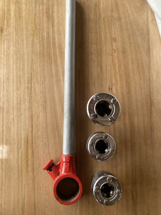 Tarracha para abrir roscas em tubos