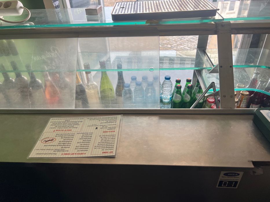 Vitrine Refrigerada Profissional em Inox e Vidro