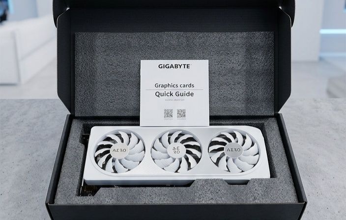 Placa de Vídeo Gigabyte RTX 4060 Ti AERO OC 8G - Branca (Impecável)