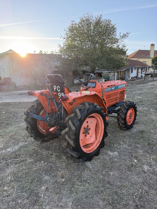 Trator Daedong 4x4 com Documentos