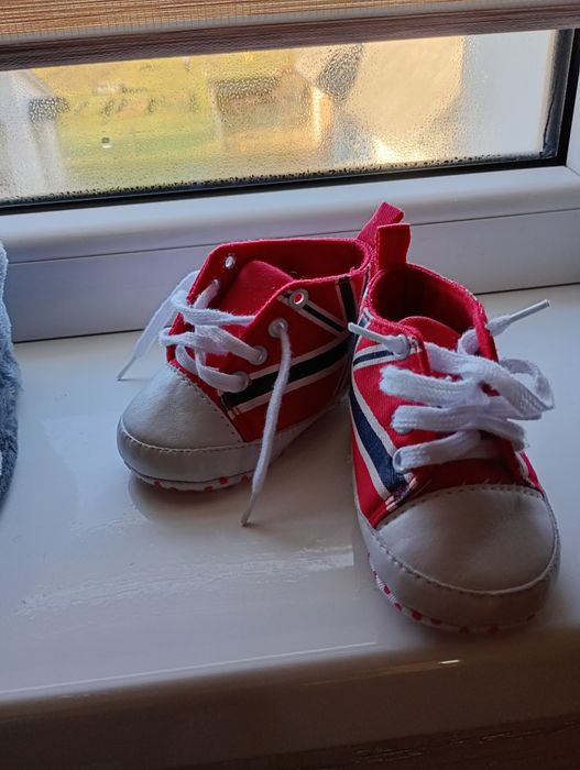 Пінетки,перше взуття ,дві пари 100грн