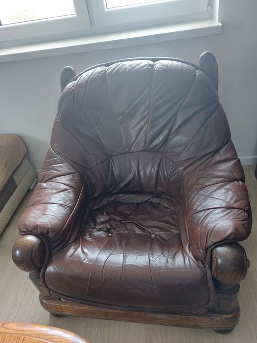 Skórzany fotel na dębowym stelażu