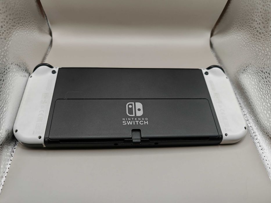 Nintendo Switch OLED 4x Joy Con Karta 128GB Etui i inne dodatki BIAŁA