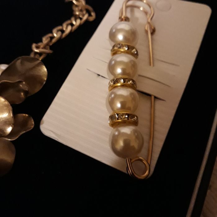 Kolię i agrafkę sprzedam