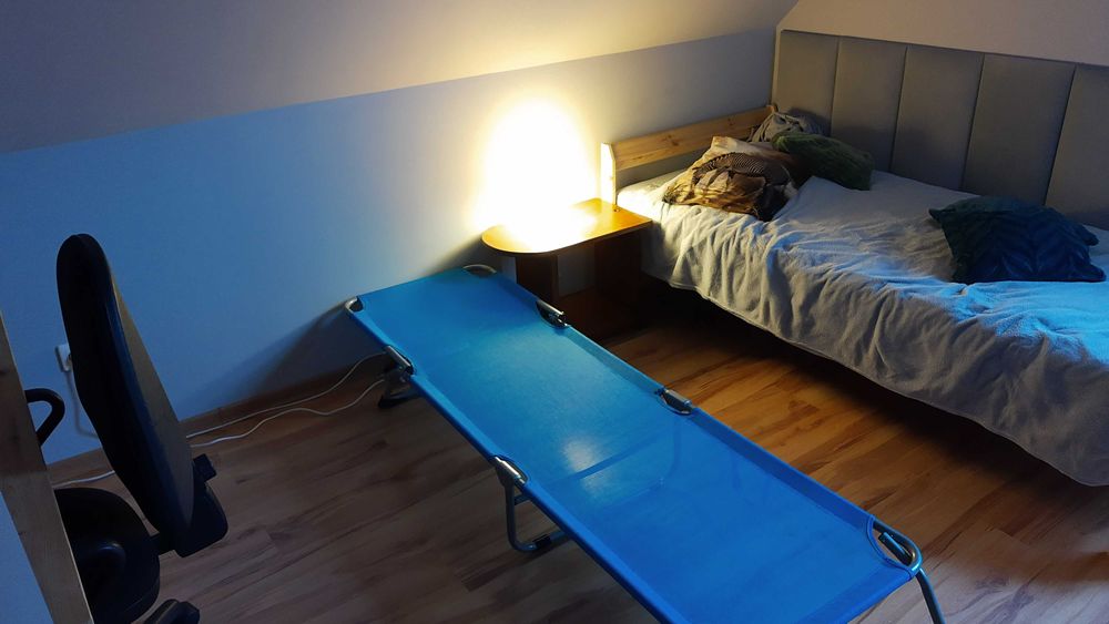 materac sprężynowy VADSÖ i rama łóżka NEIDEN 90x200 stan bardzo dobry