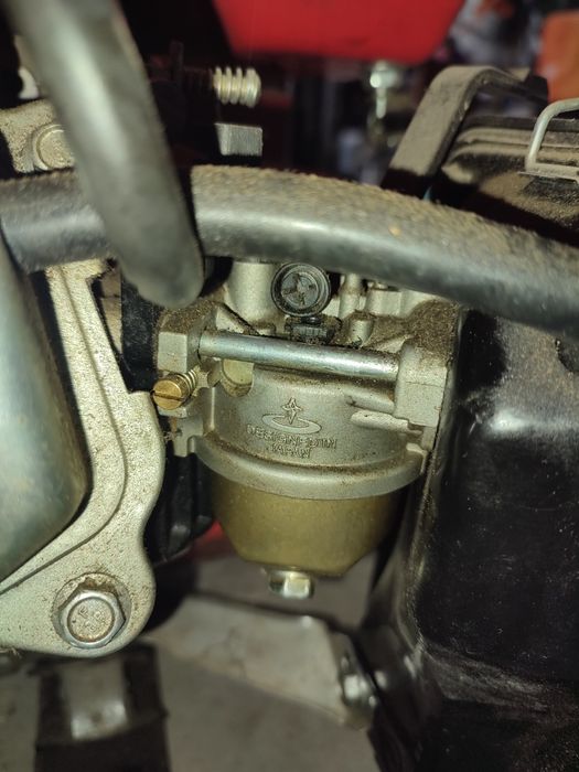 Бензиновий генератор